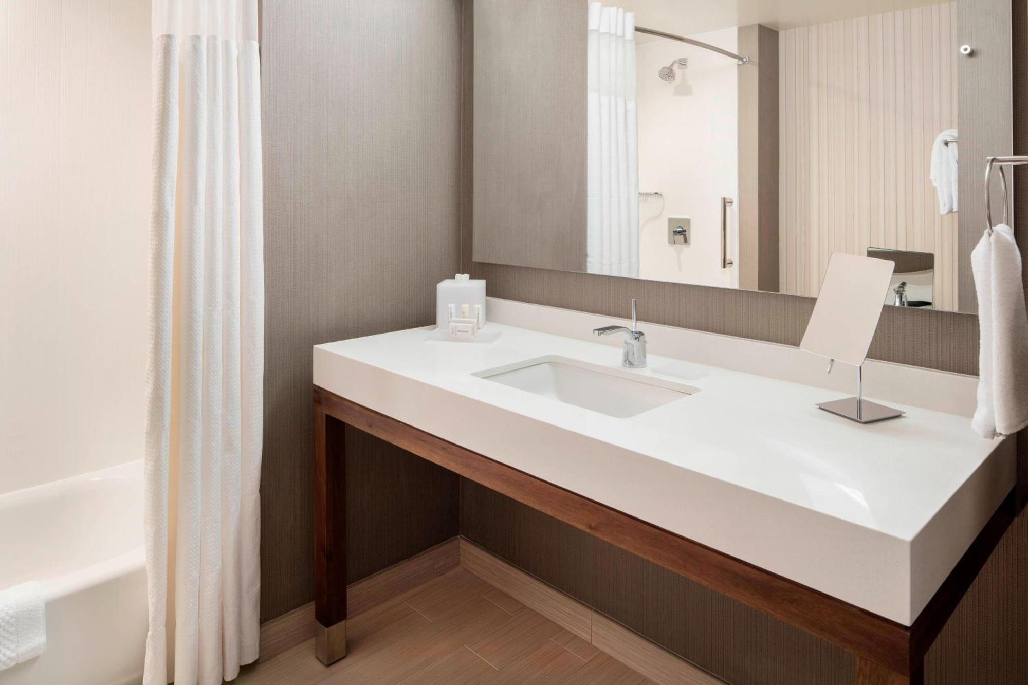 Courtyard By Marriott Prince George Esterno foto